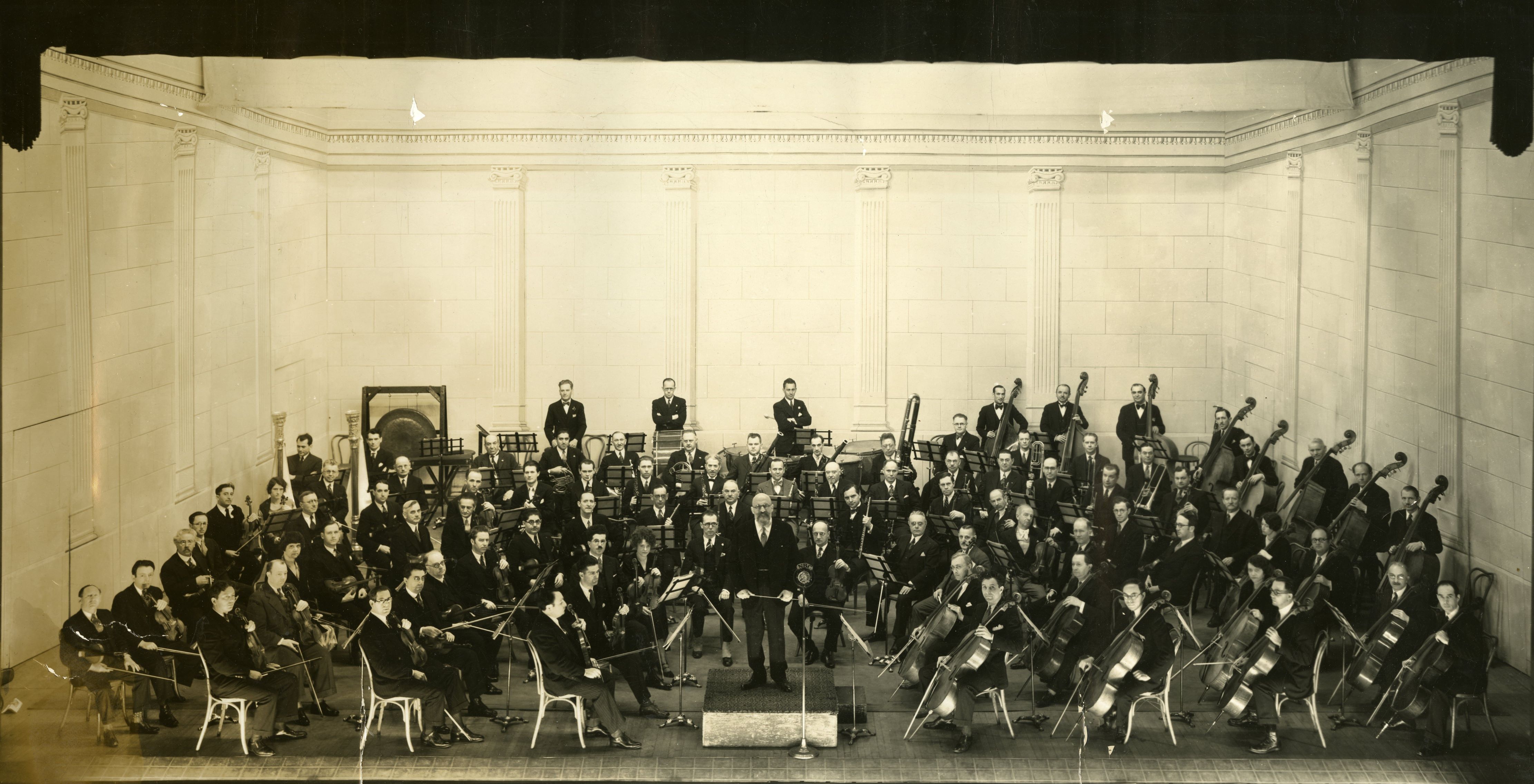 8L__1929_Orch_MoAHertz_StandardHour_001_cropaa.jpg